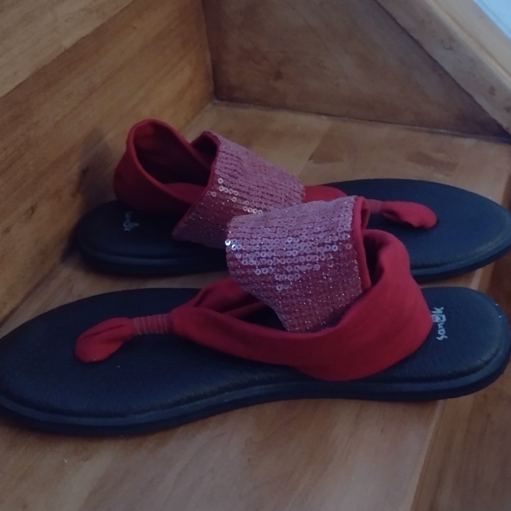Sanuk yoga mat sandals
